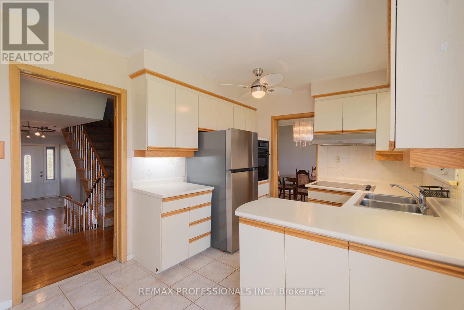 315 Markland Drive, Toronto, Ontario  M9C 1R4 - Photo 12 - W12970702