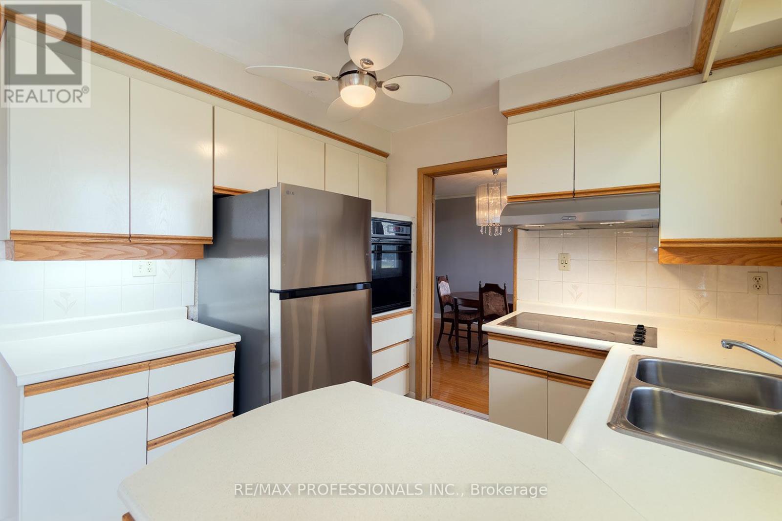 315 Markland Drive, Toronto, Ontario  M9C 1R4 - Photo 14 - W12970702