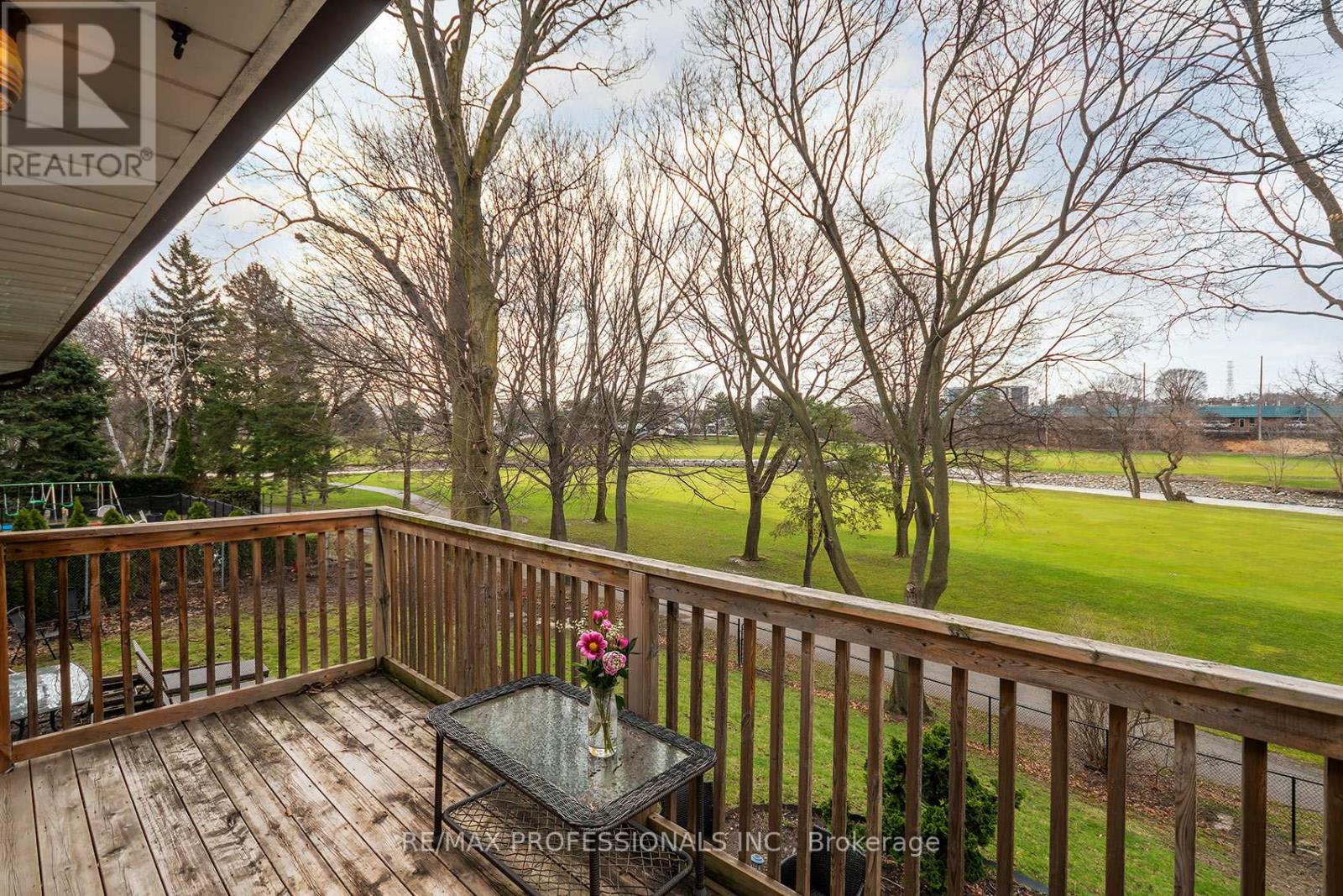 315 Markland Drive, Toronto, Ontario  M9C 1R4 - Photo 18 - W12970702