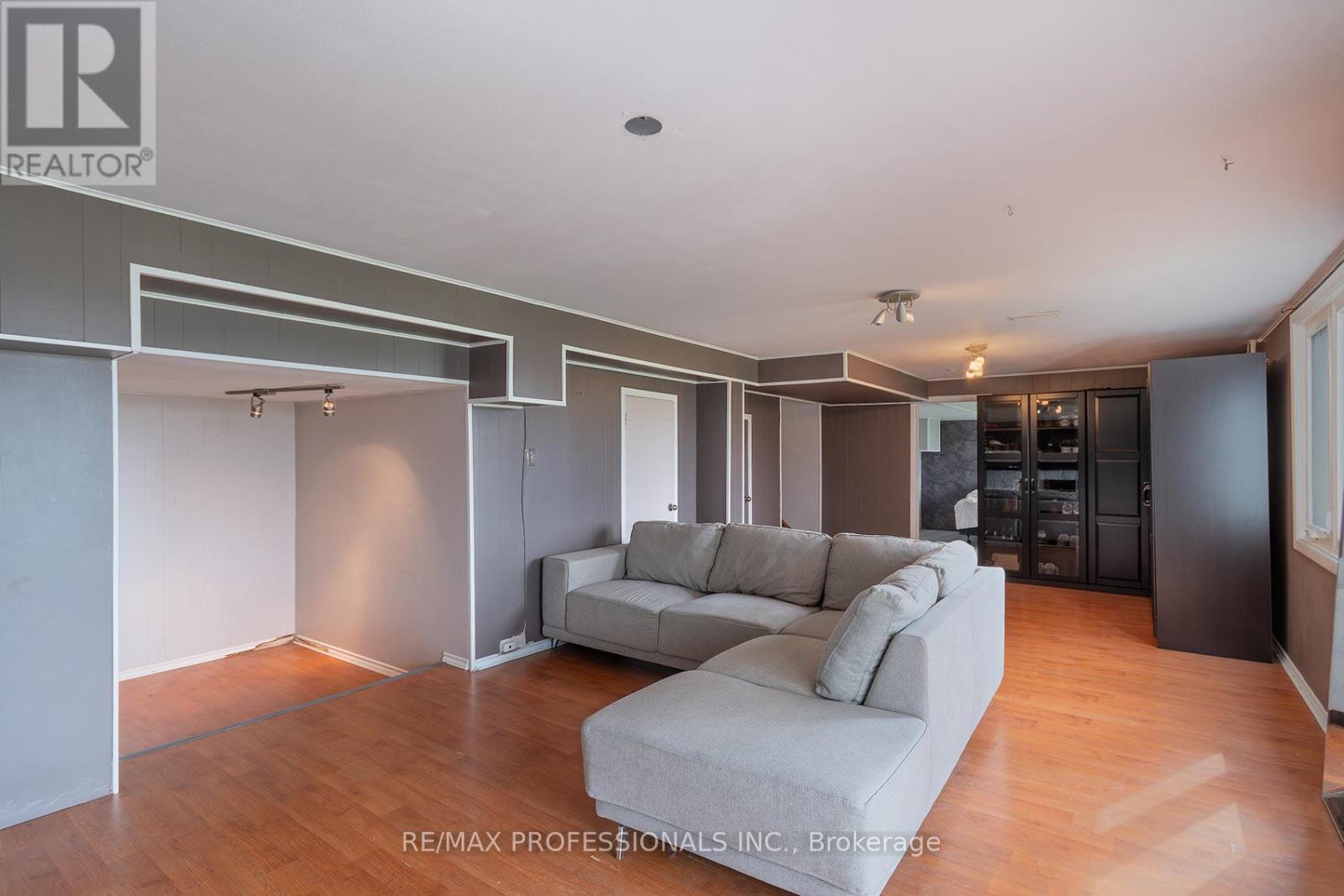 315 Markland Drive, Toronto, Ontario  M9C 1R4 - Photo 32 - W12970702