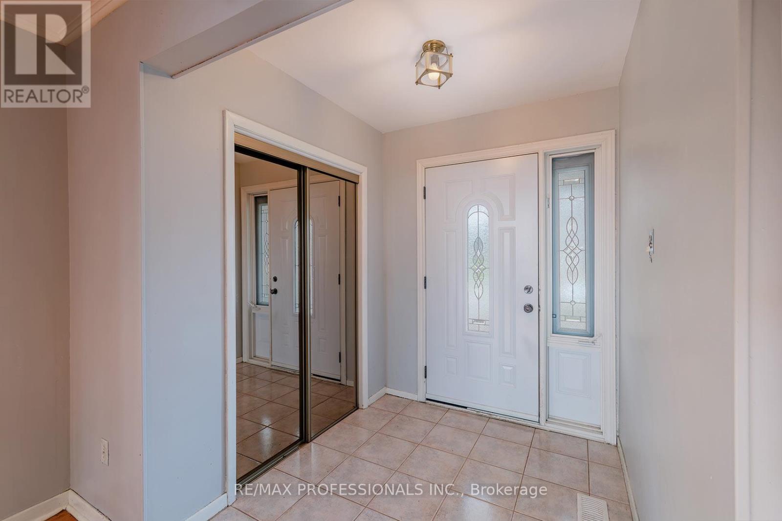 315 Markland Drive, Toronto, Ontario  M9C 1R4 - Photo 7 - W12970702