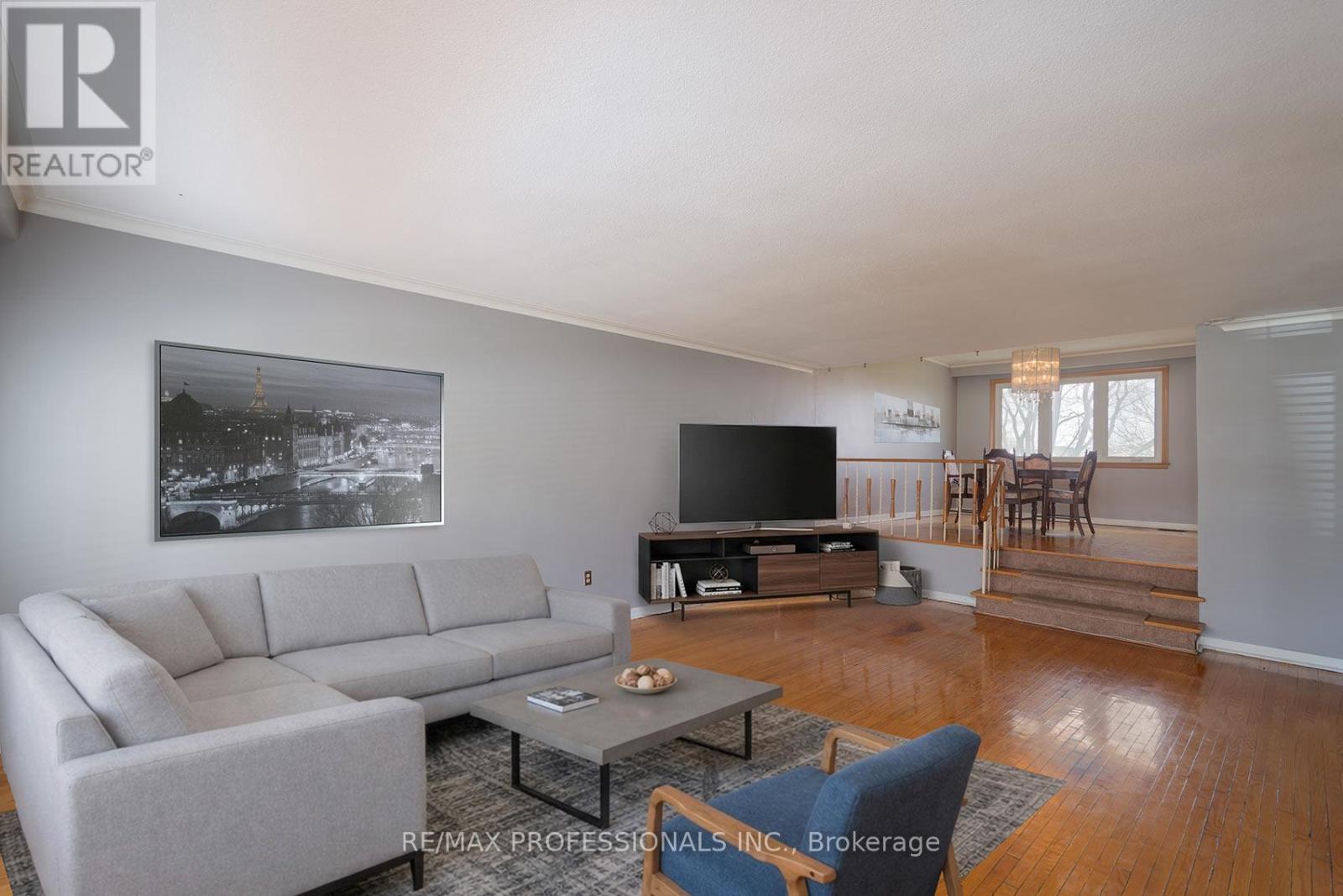 315 Markland Drive, Toronto, Ontario  M9C 1R4 - Photo 9 - W12970702