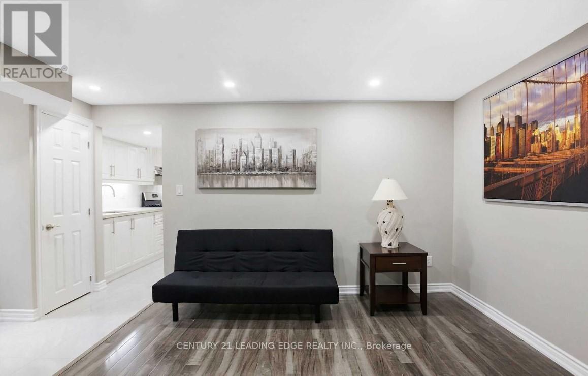 125 Ashridge Court, Mississauga, Ontario  L4Z 1K5 - Photo 4 - W12970724