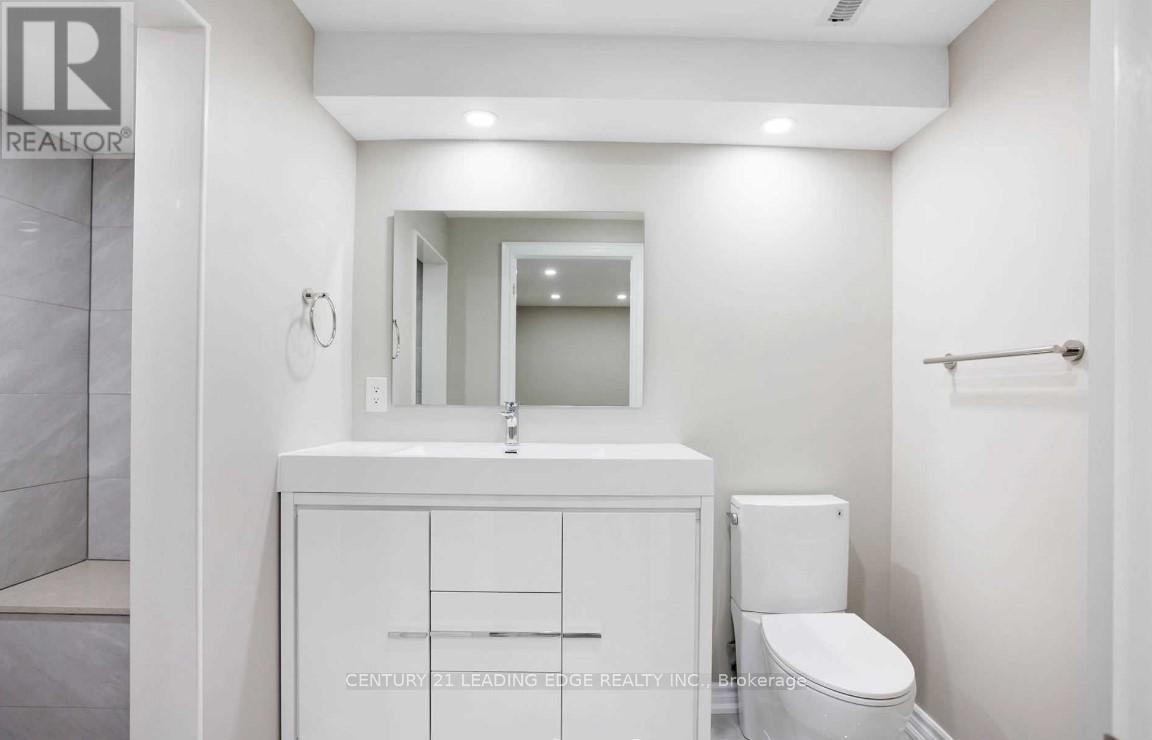 125 Ashridge Court, Mississauga, Ontario  L4Z 1K5 - Photo 8 - W12970724