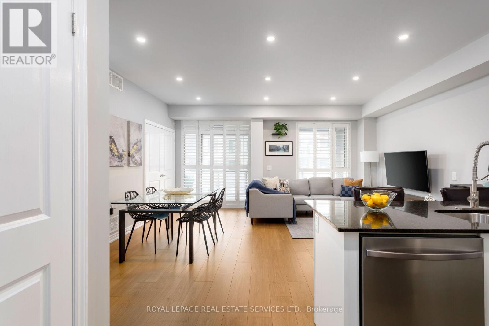 212 - 2370 Khalsa Gate, Oakville, Ontario  L6M 1P5 - Photo 2 - W12970730