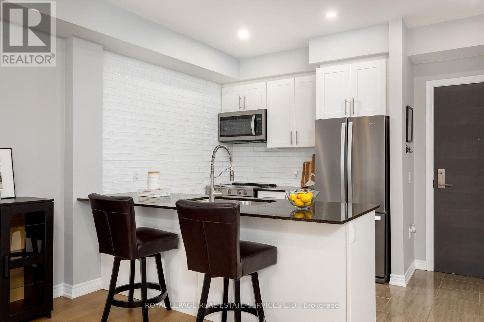 212 - 2370 Khalsa Gate, Oakville, Ontario  L6M 1P5 - Photo 4 - W12970730