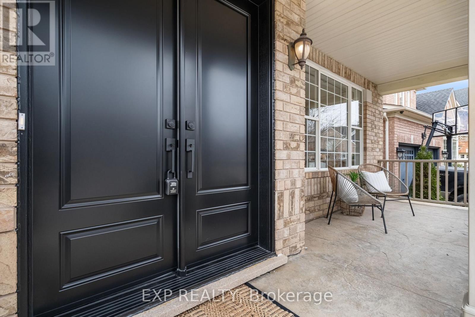 106 Arborglen Drive, Halton Hills, Ontario  L7G 6L4 - Photo 2 - W12970752