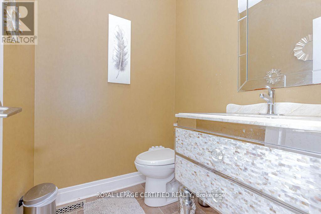 13 Chinzan Way S, Brampton, Ontario  L6X 0W6 - Photo 14 - W12970756