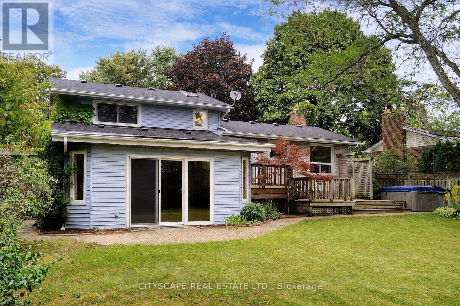 324 Wendy Lane, Oakville, Ontario  L6L 4R1 - Photo 9 - W12970768