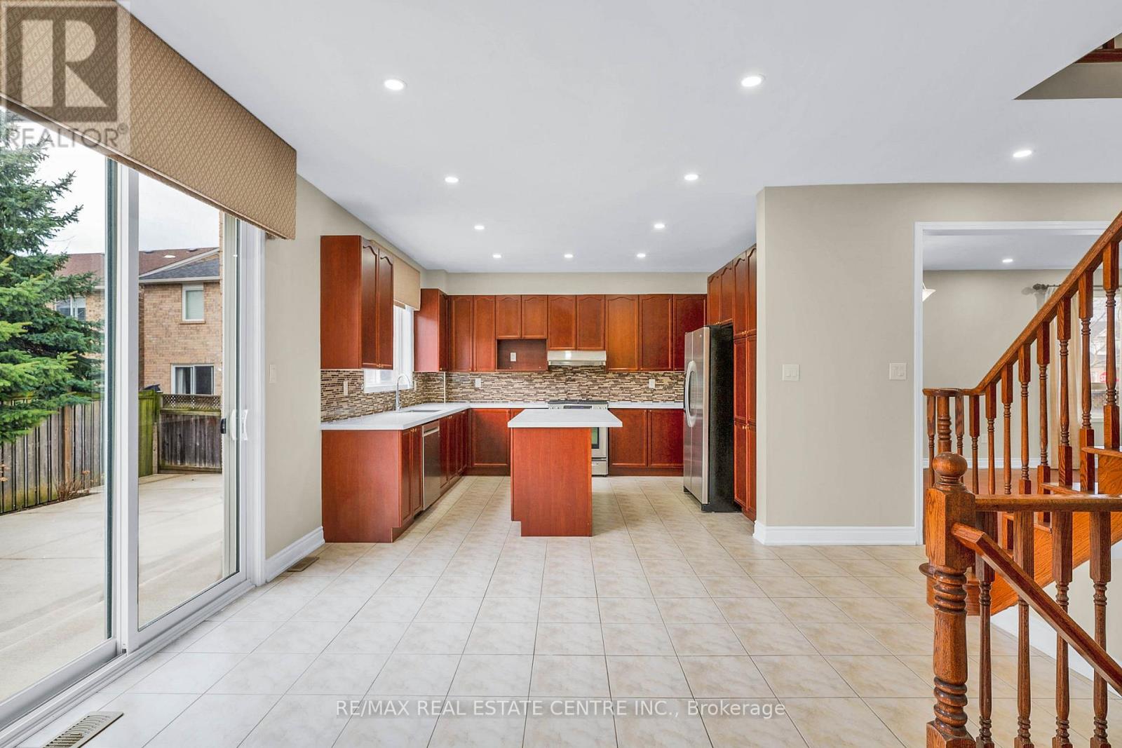 706 Maddocks Trail, Milton, Ontario  L9T 0E1 - Photo 19 - W12970788