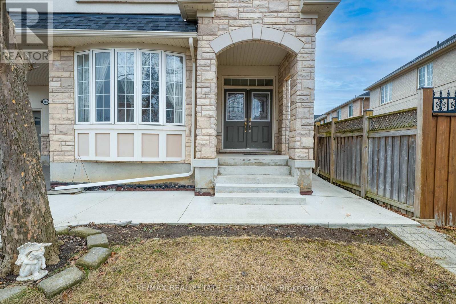 706 Maddocks Trail, Milton, Ontario  L9T 0E1 - Photo 6 - W12970788