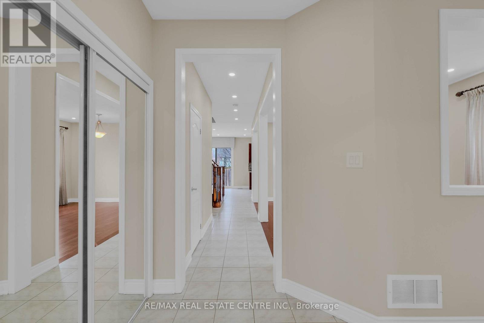 706 Maddocks Trail, Milton, Ontario  L9T 0E1 - Photo 9 - W12970788