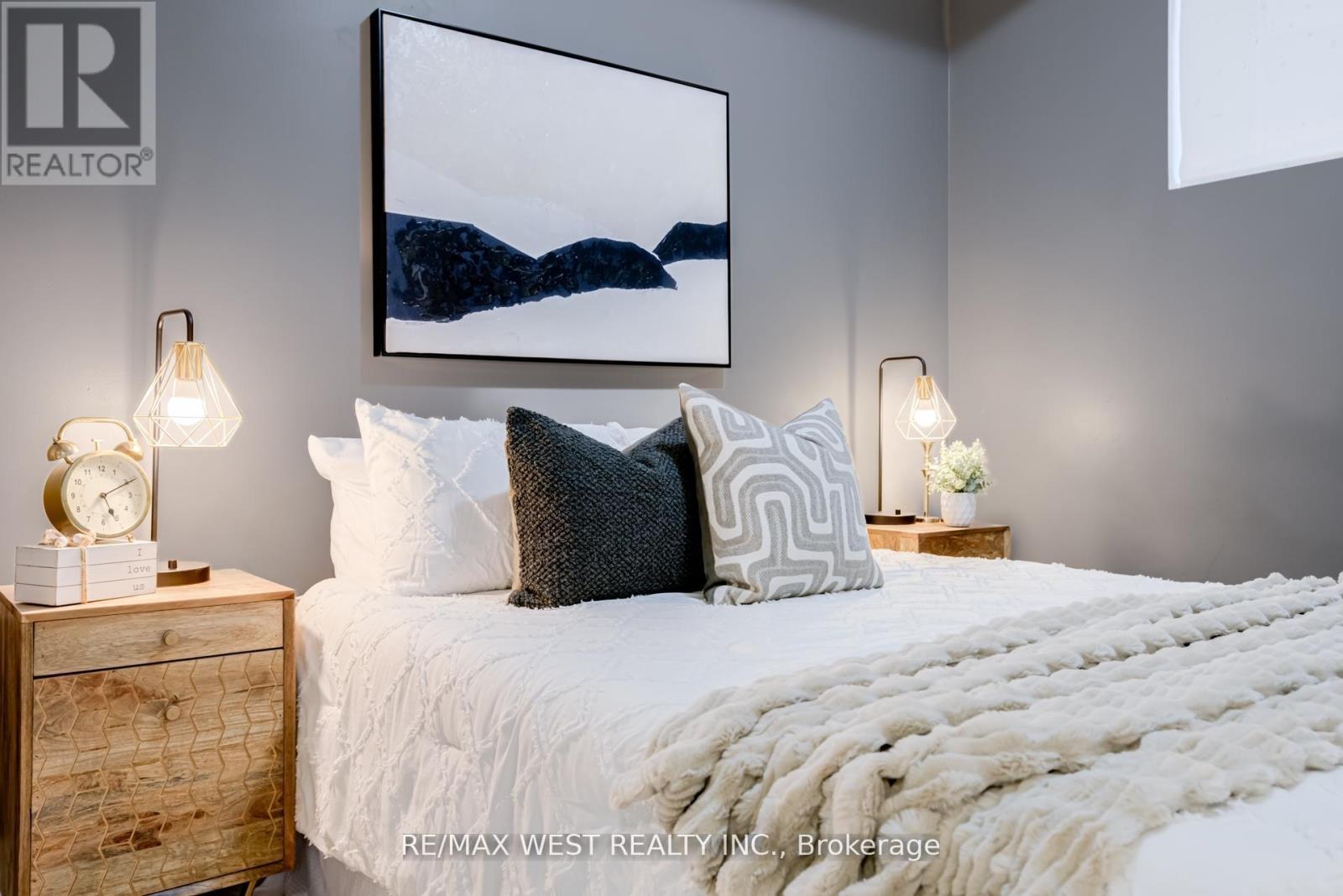 101 - 45 Sousa Mendes Street, Toronto, Ontario  M6P 0A7 - Photo 11 - W12970824