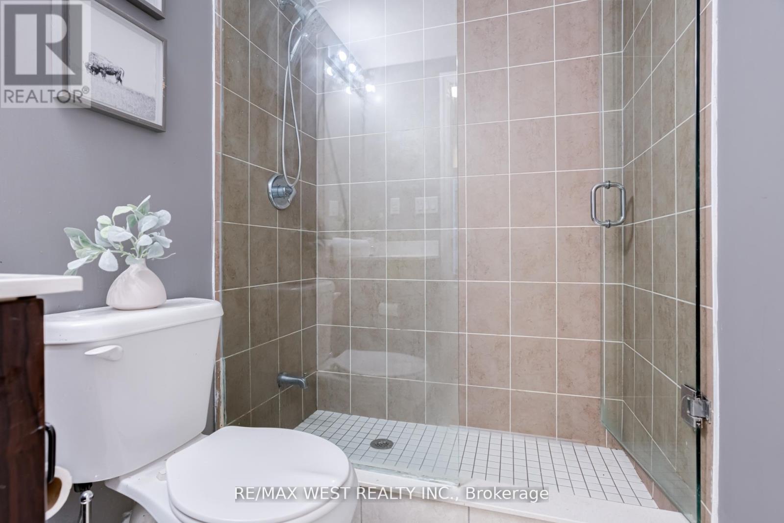 101 - 45 Sousa Mendes Street, Toronto, Ontario  M6P 0A7 - Photo 13 - W12970824