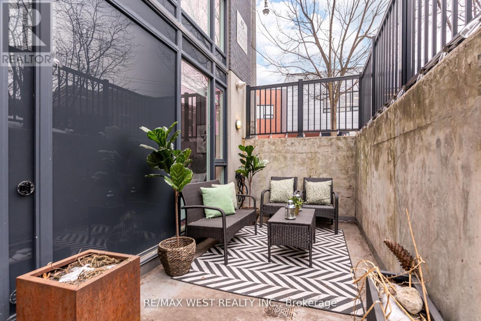 101 - 45 Sousa Mendes Street, Toronto, Ontario  M6P 0A7 - Photo 19 - W12970824