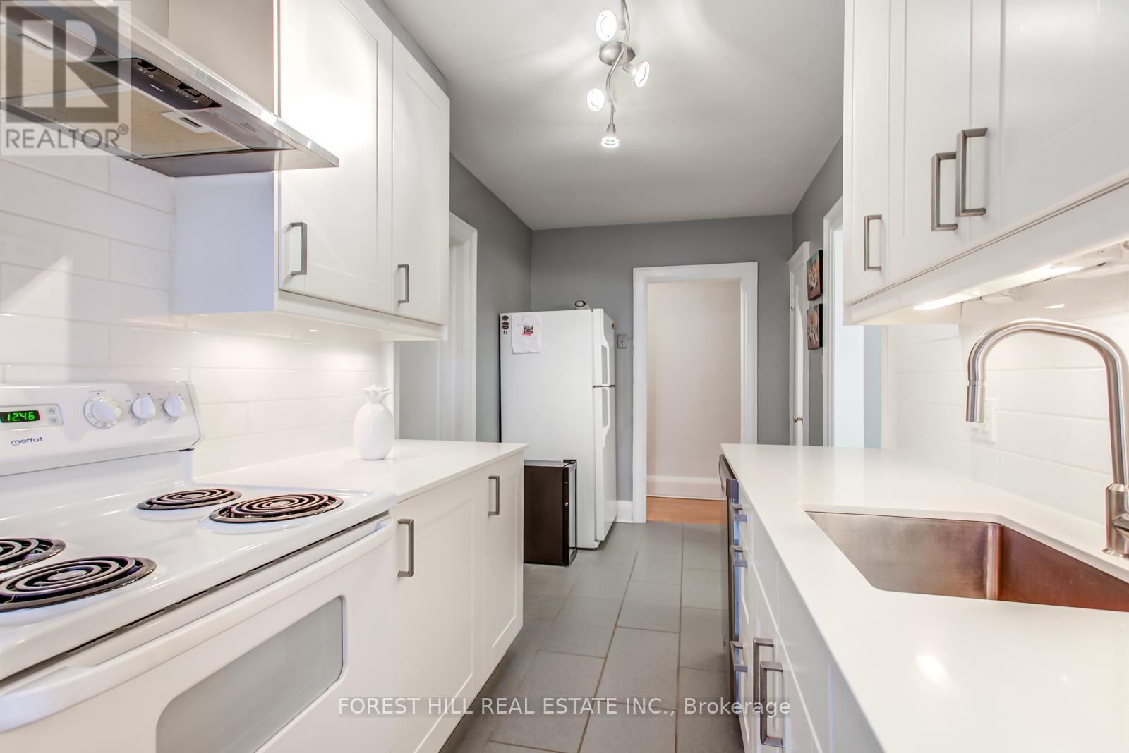 Main Fl - 73 Braemar Avenue, Toronto, Ontario  M5P 7L3 - Photo 9 - C12970370