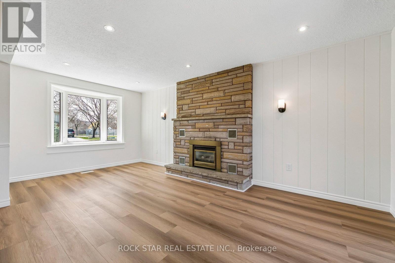 32 Lynwood Drive, Hamilton, Ontario  L8E 3E9 - Photo 3 - X12970668