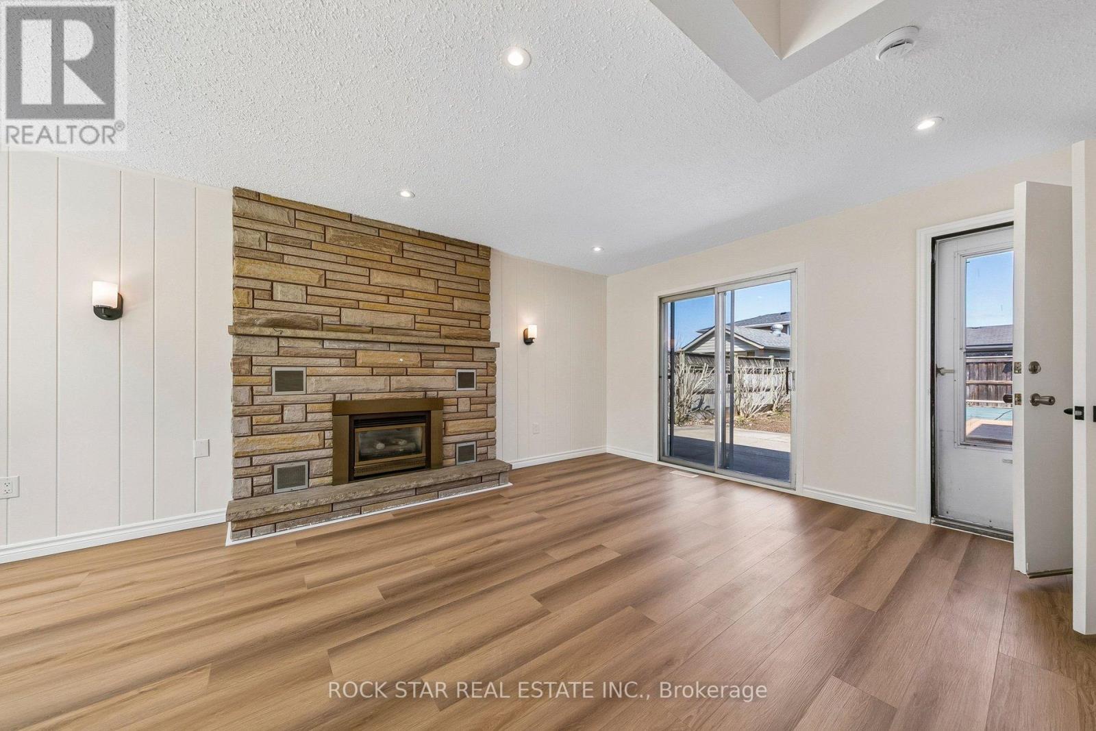 32 Lynwood Drive, Hamilton, Ontario  L8E 3E9 - Photo 4 - X12970668