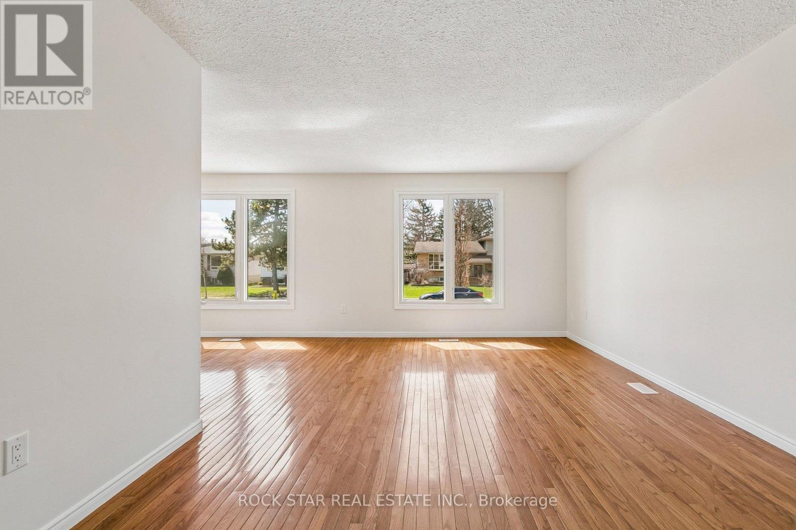 32 Lynwood Drive, Hamilton, Ontario  L8E 3E9 - Photo 9 - X12970668