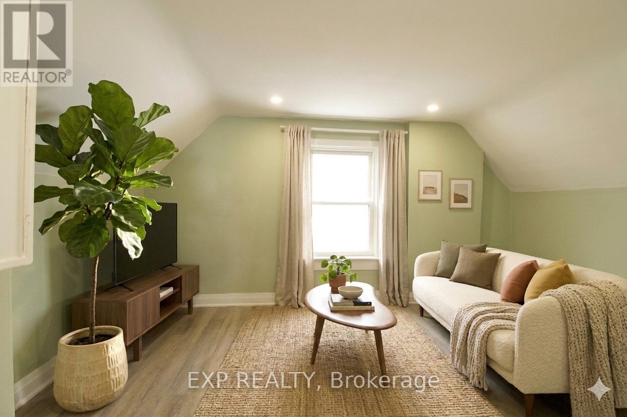 SECOND FLOOR - 1243 LANGMUIR AVENUE, London East, Ontario