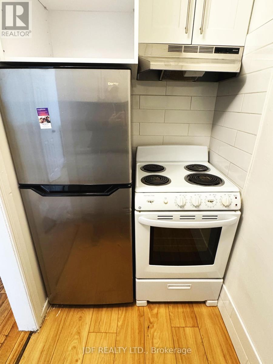 383 Lansdowne Avenue, Toronto, Ontario  M6H 3Y2 - Photo 11 - C12909846