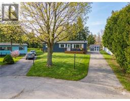 157 MAPLE Crescent, Hamilton, Ontario