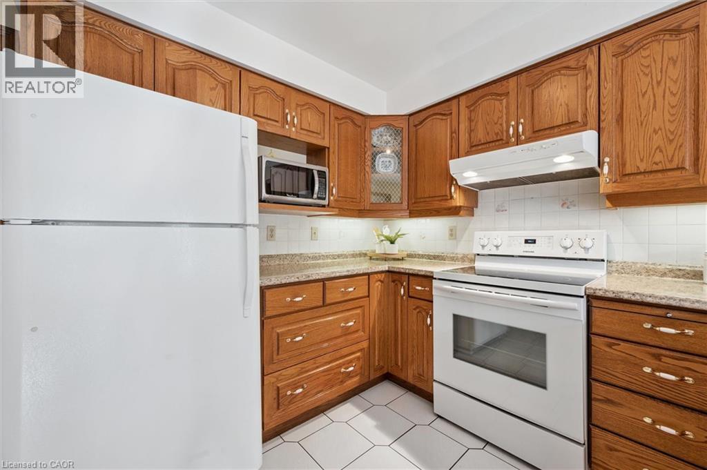 605 Stonebury Crescent, Waterloo, Ontario  N2K 3R2 - Photo 14 - 40818338