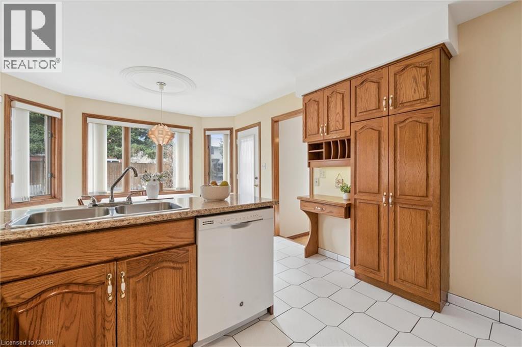 605 Stonebury Crescent, Waterloo, Ontario  N2K 3R2 - Photo 15 - 40818338