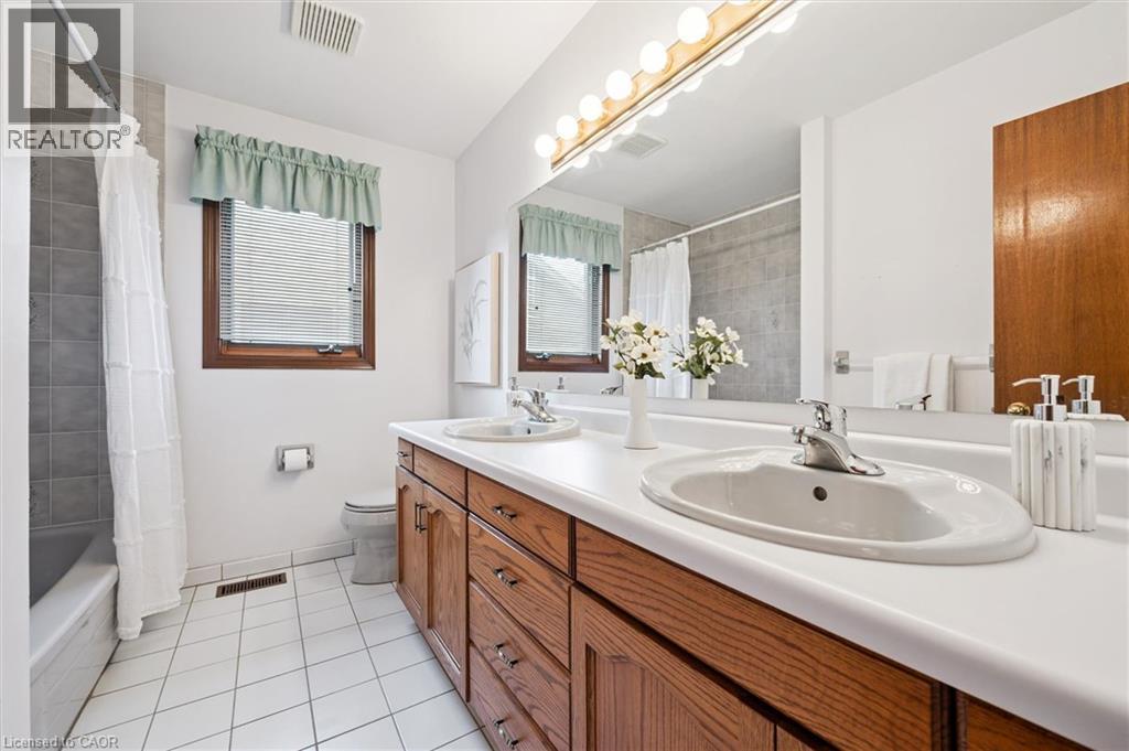 605 Stonebury Crescent, Waterloo, Ontario  N2K 3R2 - Photo 27 - 40818338