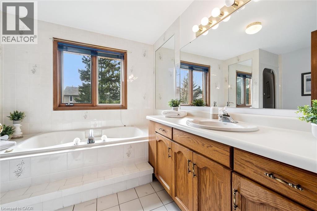 605 Stonebury Crescent, Waterloo, Ontario  N2K 3R2 - Photo 32 - 40818338