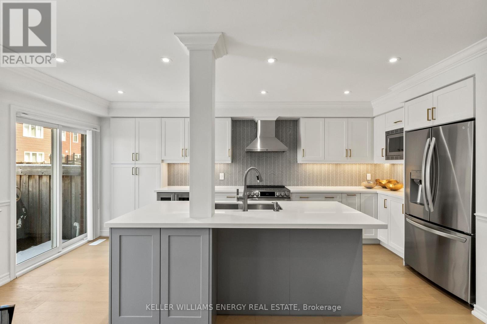 33 Tabaret Crescent, Oshawa, Ontario  L1L 0G5 - Photo 2 - E12971006