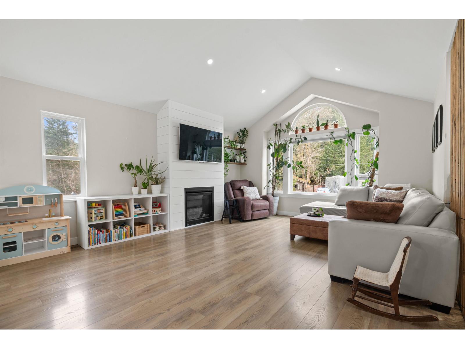 65644 Gardner Drive, Hope, Hope, British Columbia  V0X 1L1 - Photo 2 - R3107455