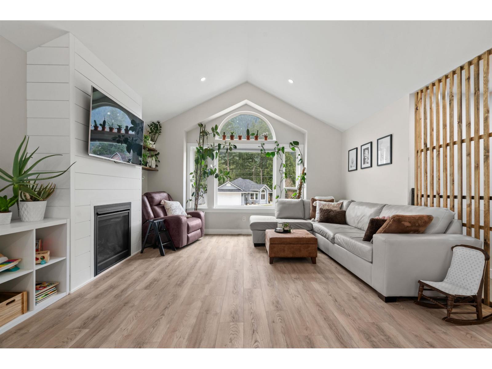 65644 Gardner Drive, Hope, Hope, British Columbia  V0X 1L1 - Photo 3 - R3107455