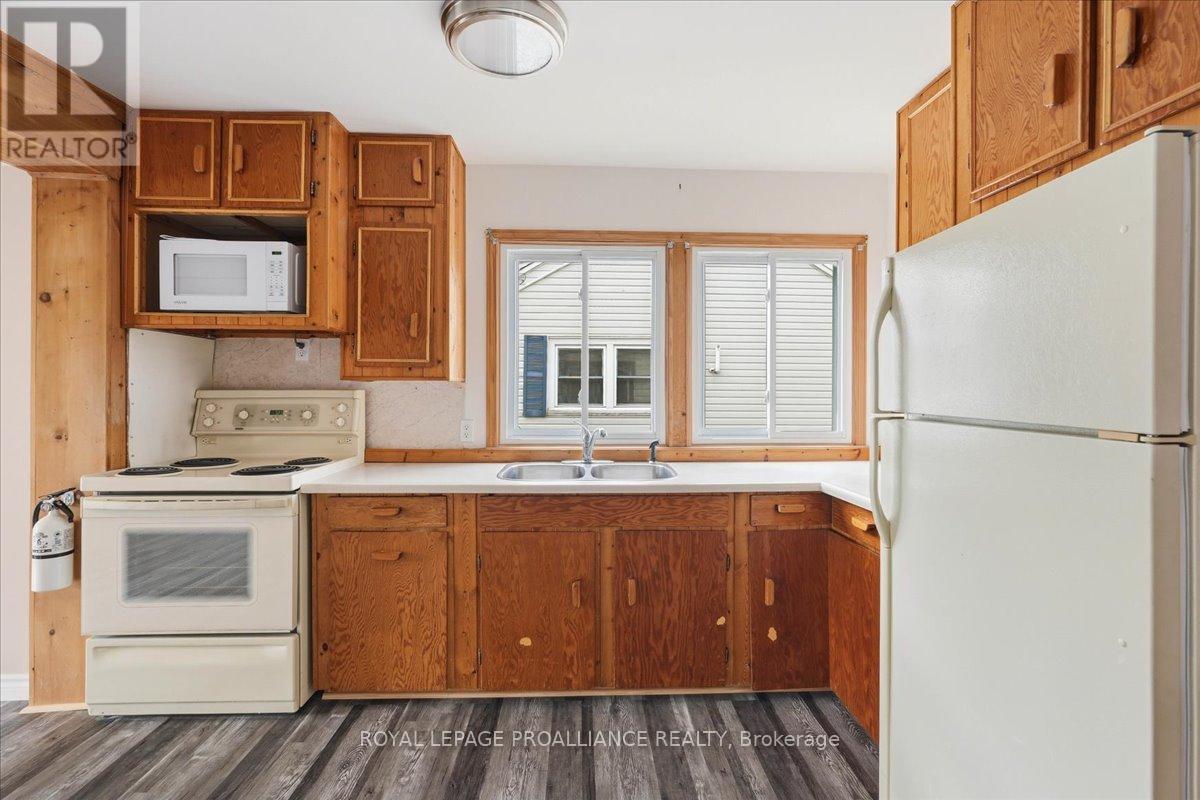 11 Weeks Avenue, Quinte West, Ontario  K8V 1X4 - Photo 13 - X12971136