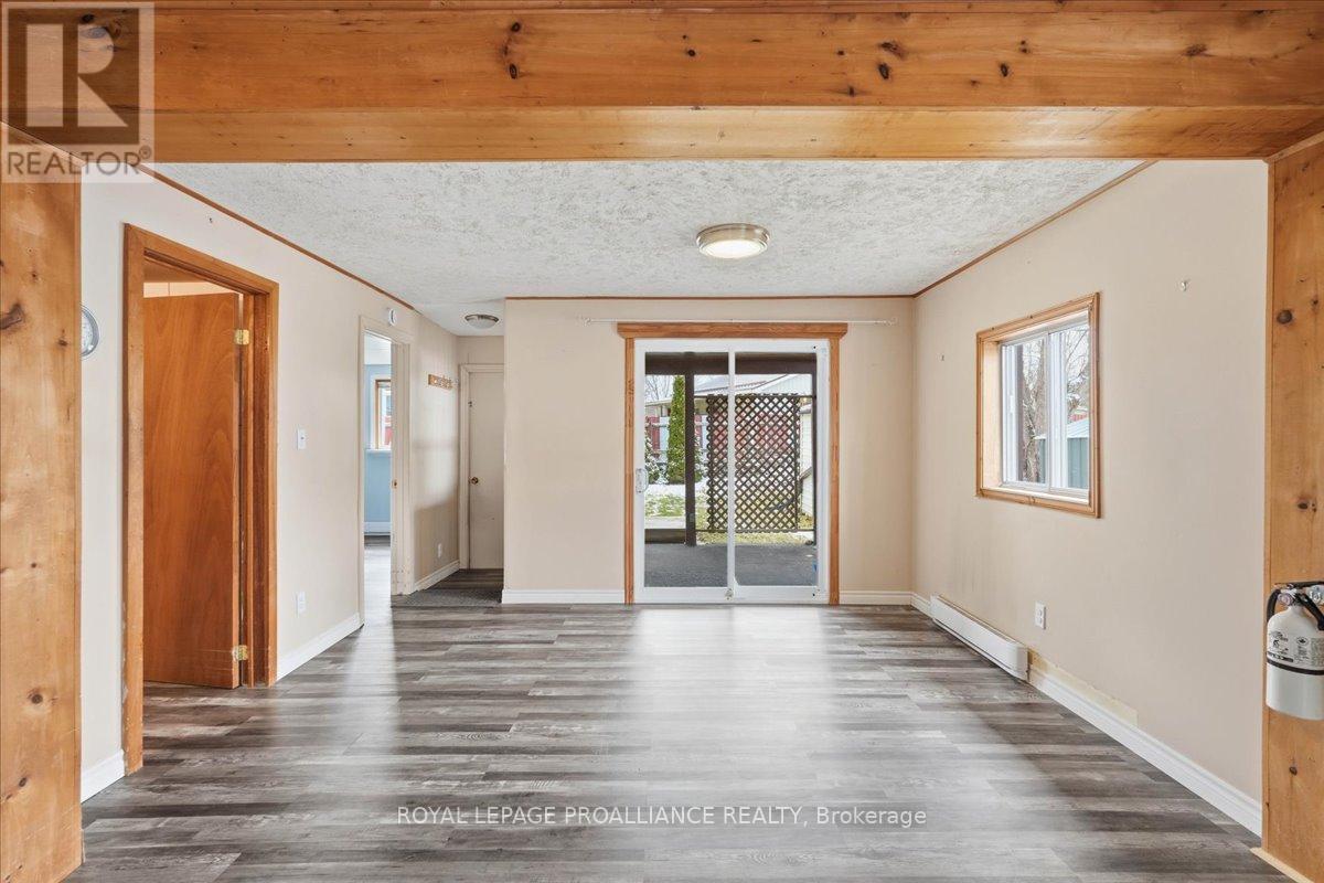 11 Weeks Avenue, Quinte West, Ontario  K8V 1X4 - Photo 14 - X12971136