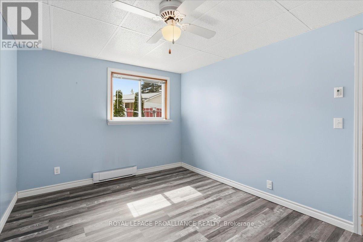 11 Weeks Avenue, Quinte West, Ontario  K8V 1X4 - Photo 18 - X12971136