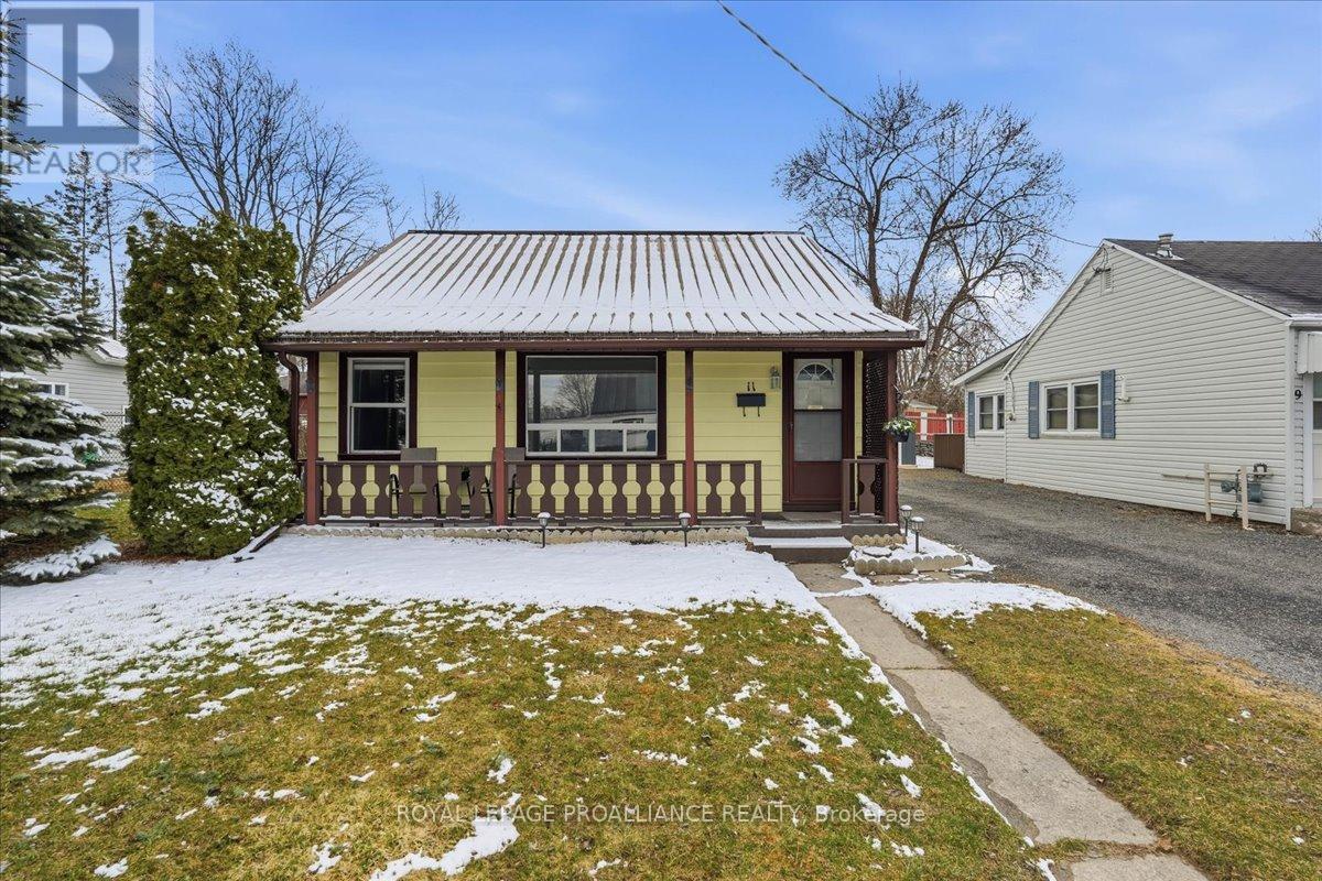 11 Weeks Avenue, Quinte West, Ontario  K8V 1X4 - Photo 2 - X12971136