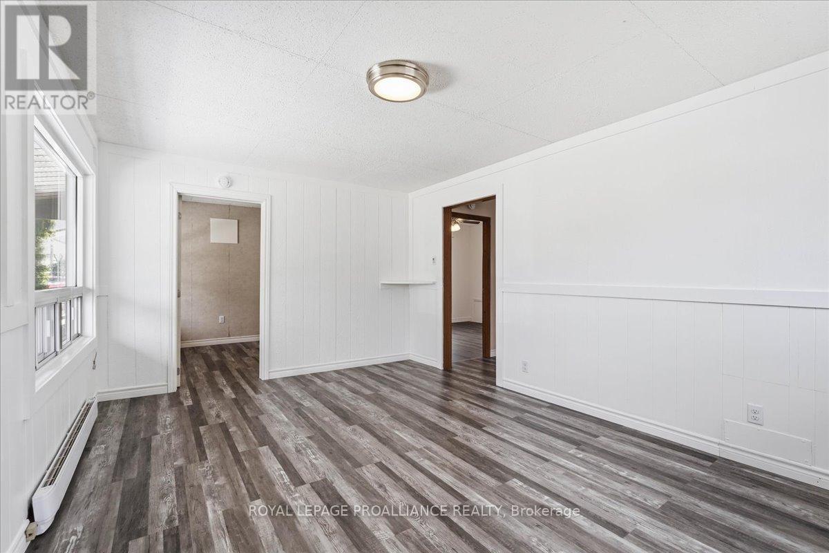 11 Weeks Avenue, Quinte West, Ontario  K8V 1X4 - Photo 5 - X12971136