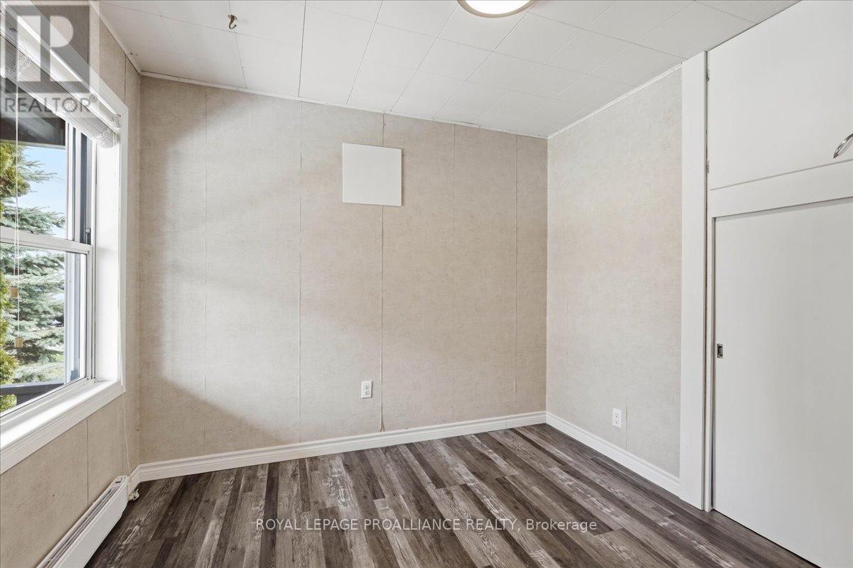 11 Weeks Avenue, Quinte West, Ontario  K8V 1X4 - Photo 8 - X12971136