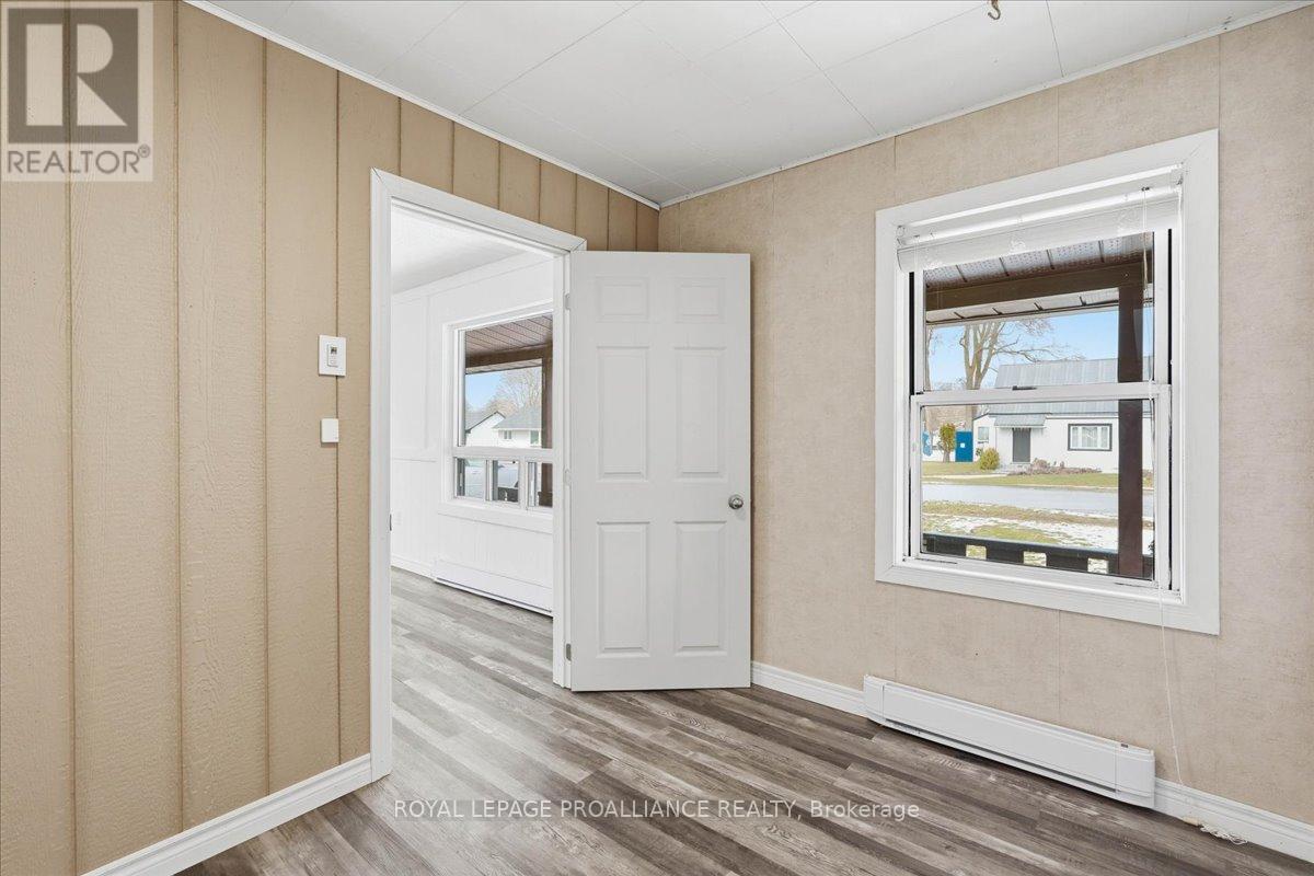 11 Weeks Avenue, Quinte West, Ontario  K8V 1X4 - Photo 9 - X12971136