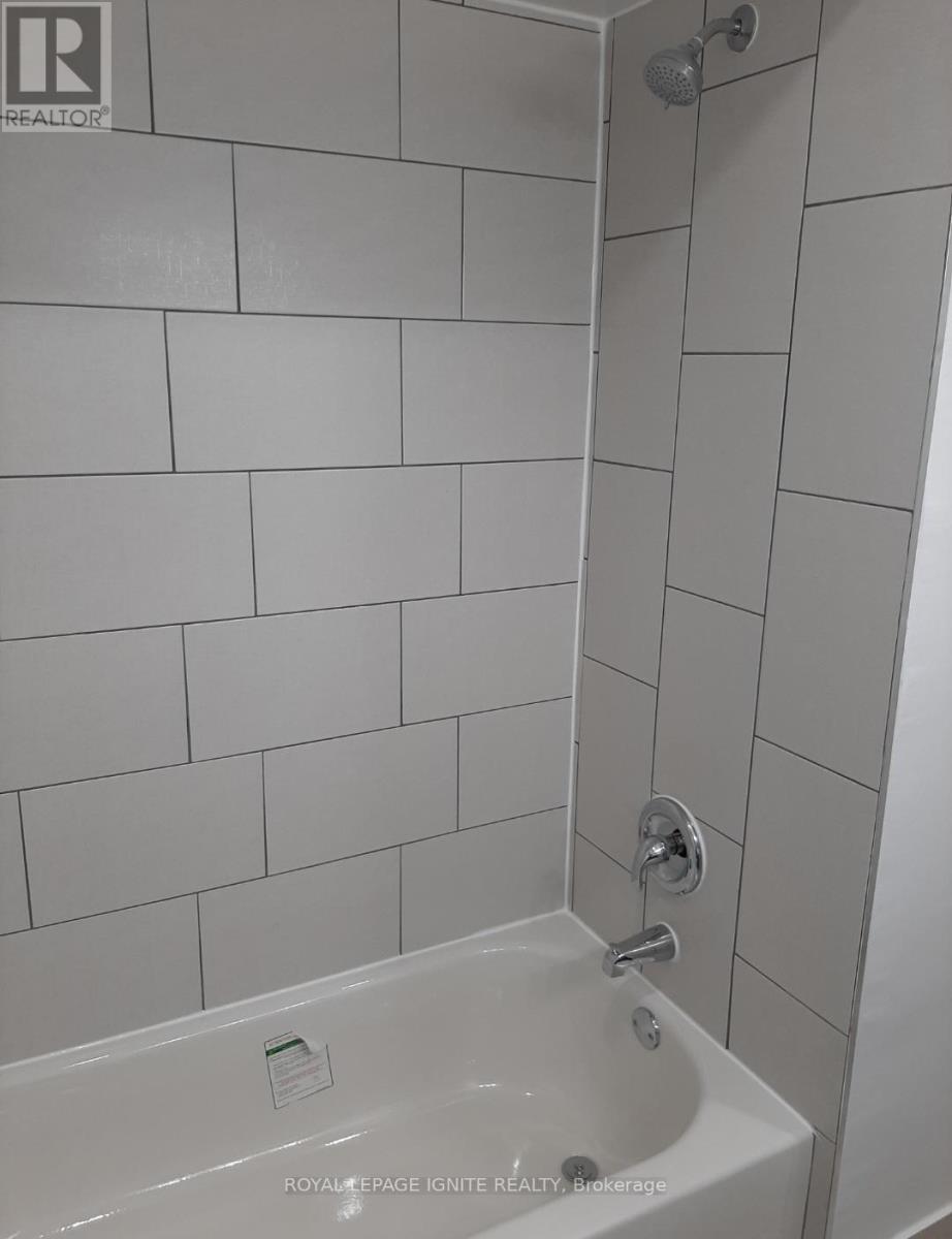 Main - 21 Humheller Road, Toronto, Ontario  M9W 5K2 - Photo 9 - W12781676