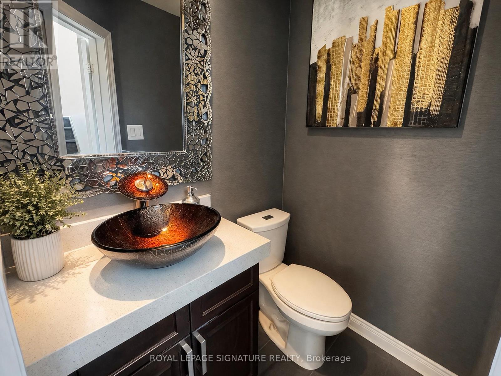 1 Granite Court, Toronto (Mimico), Ontario  M8V 4A4 - Photo 10 - W12970172