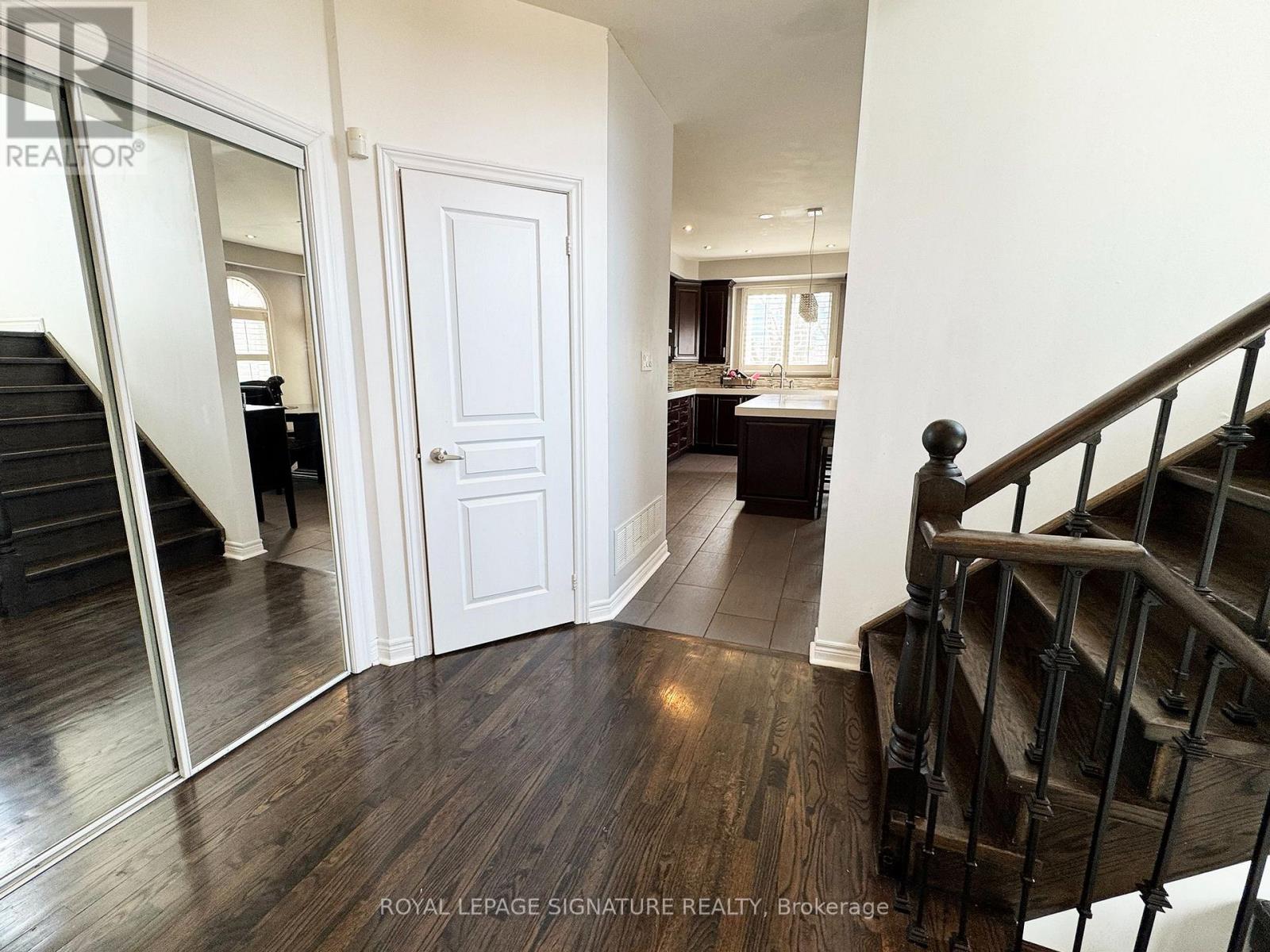 1 Granite Court, Toronto (Mimico), Ontario  M8V 4A4 - Photo 11 - W12970172