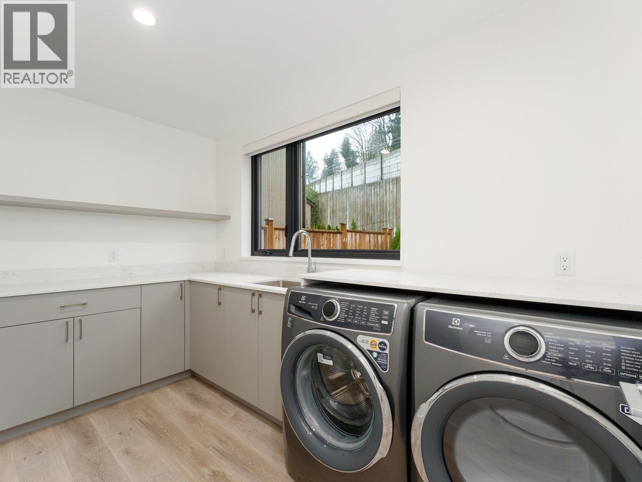 1123 E Keith Road, North Vancouver, British Columbia  V7L 1X4 - Photo 12 - R3074932