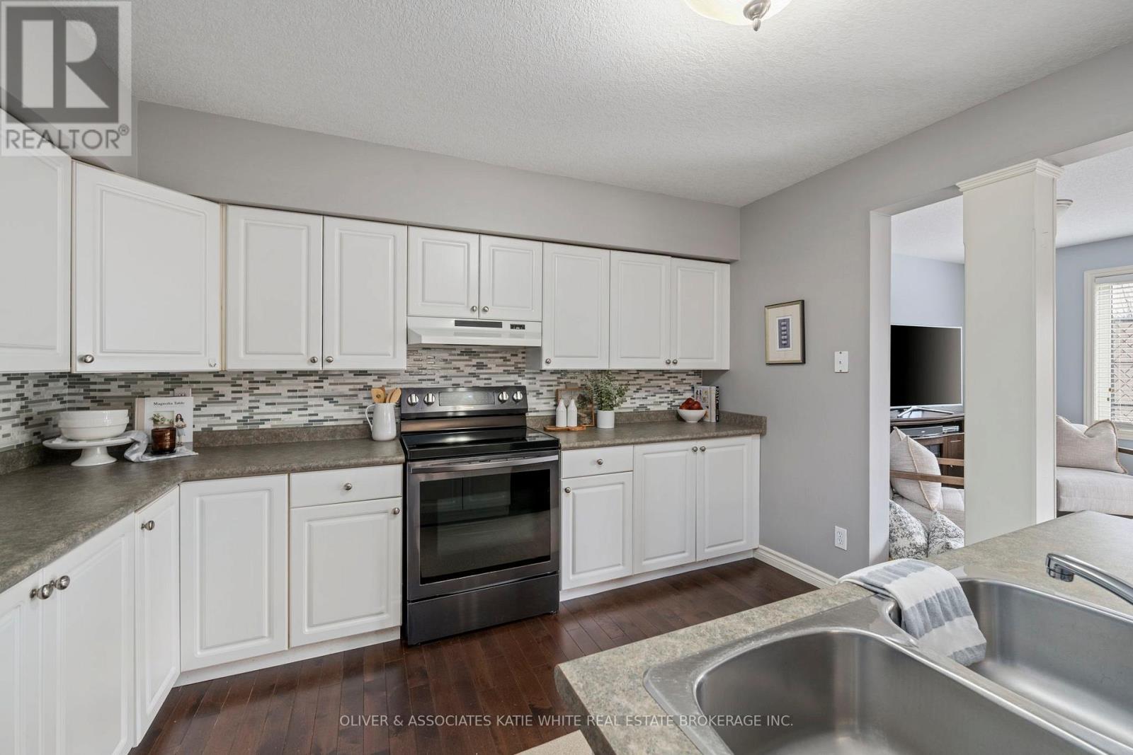 937 Blythwood Road, London North, Ontario  N6H 5W1 - Photo 8 - X12970926