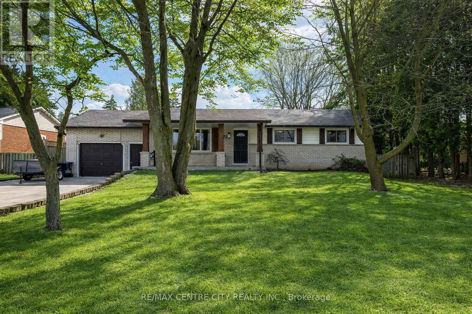 72 Elmwood Avenue, St. Thomas, Ontario  N5R 4Z7 - Photo 3 - X12970974