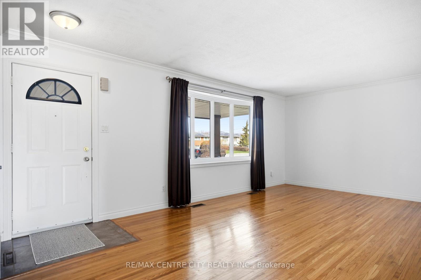 72 Elmwood Avenue, St. Thomas, Ontario  N5R 4Z7 - Photo 4 - X12970974