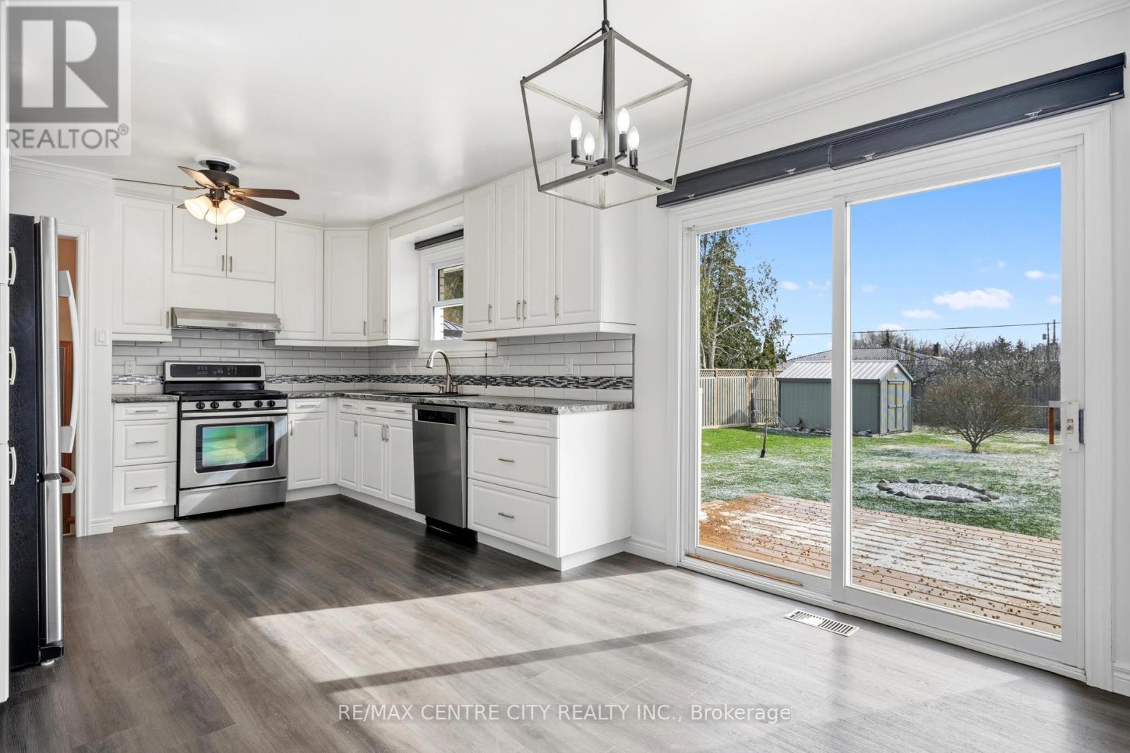 72 Elmwood Avenue, St. Thomas, Ontario  N5R 4Z7 - Photo 6 - X12970974