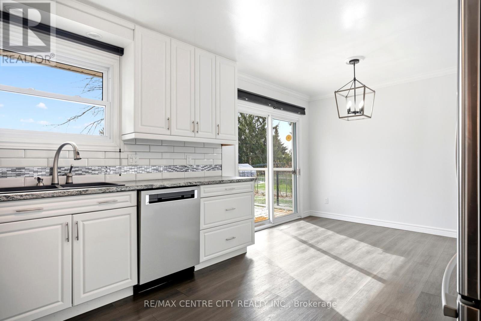 72 Elmwood Avenue, St. Thomas, Ontario  N5R 4Z7 - Photo 7 - X12970974