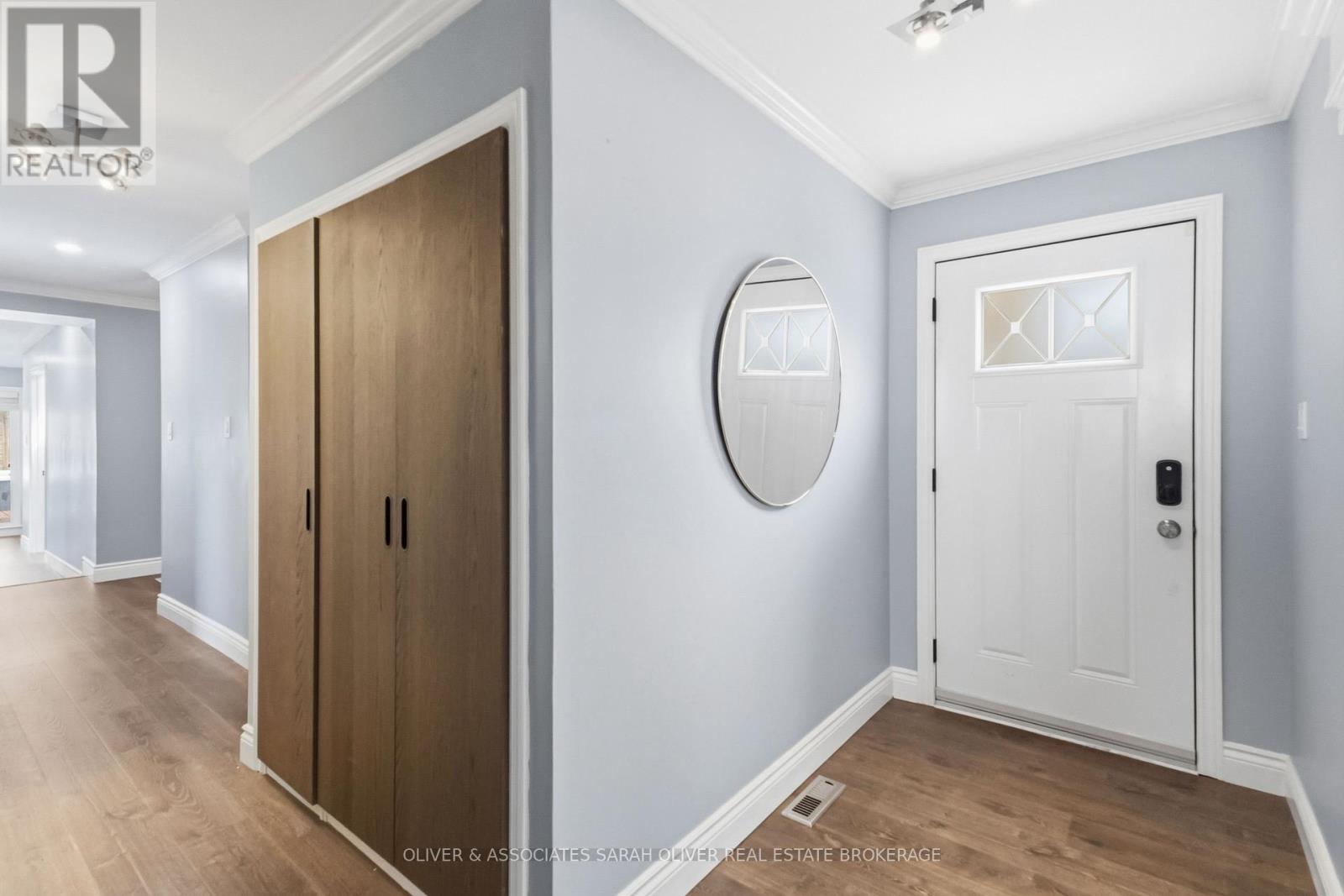 30 Sandalwood Crescent, London North, Ontario  N6G 2Z7 - Photo 3 - X12971084